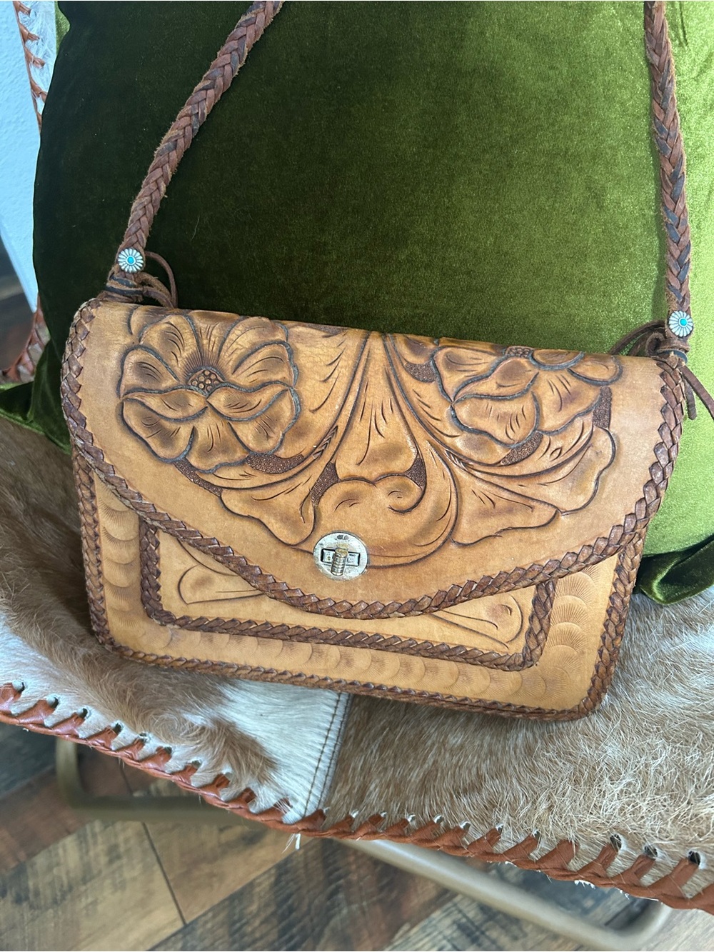 VINTAGE Hand-Tooled Floral Leather Crossbody Bag in Tan